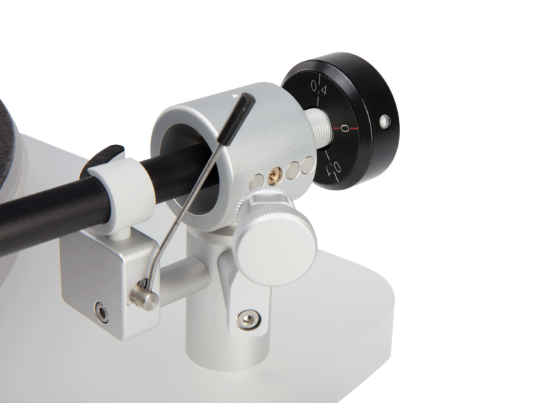 TT15S1 - White side close up view