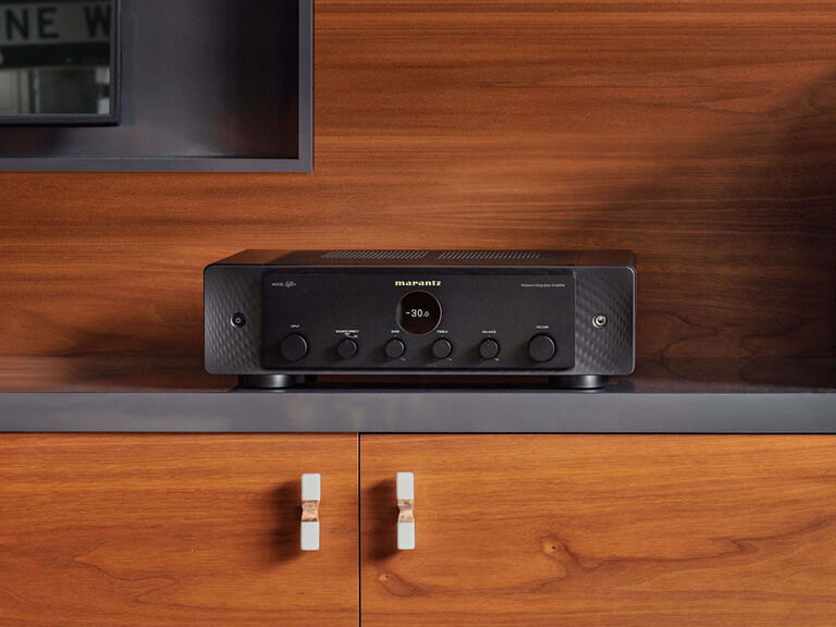 MODEL 40n - Black lifestyle view