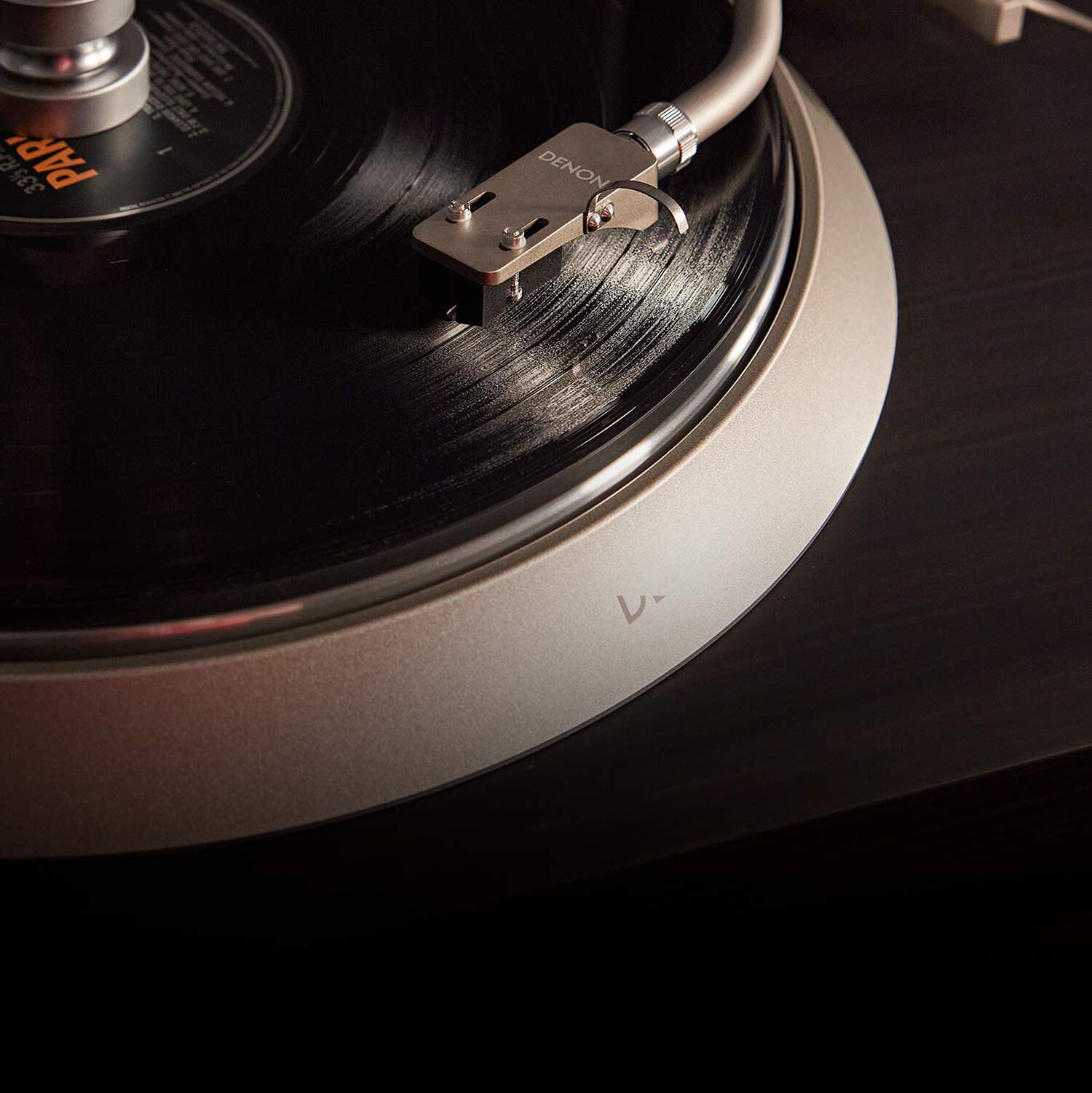 Close up of a turntable showing the cartridge
