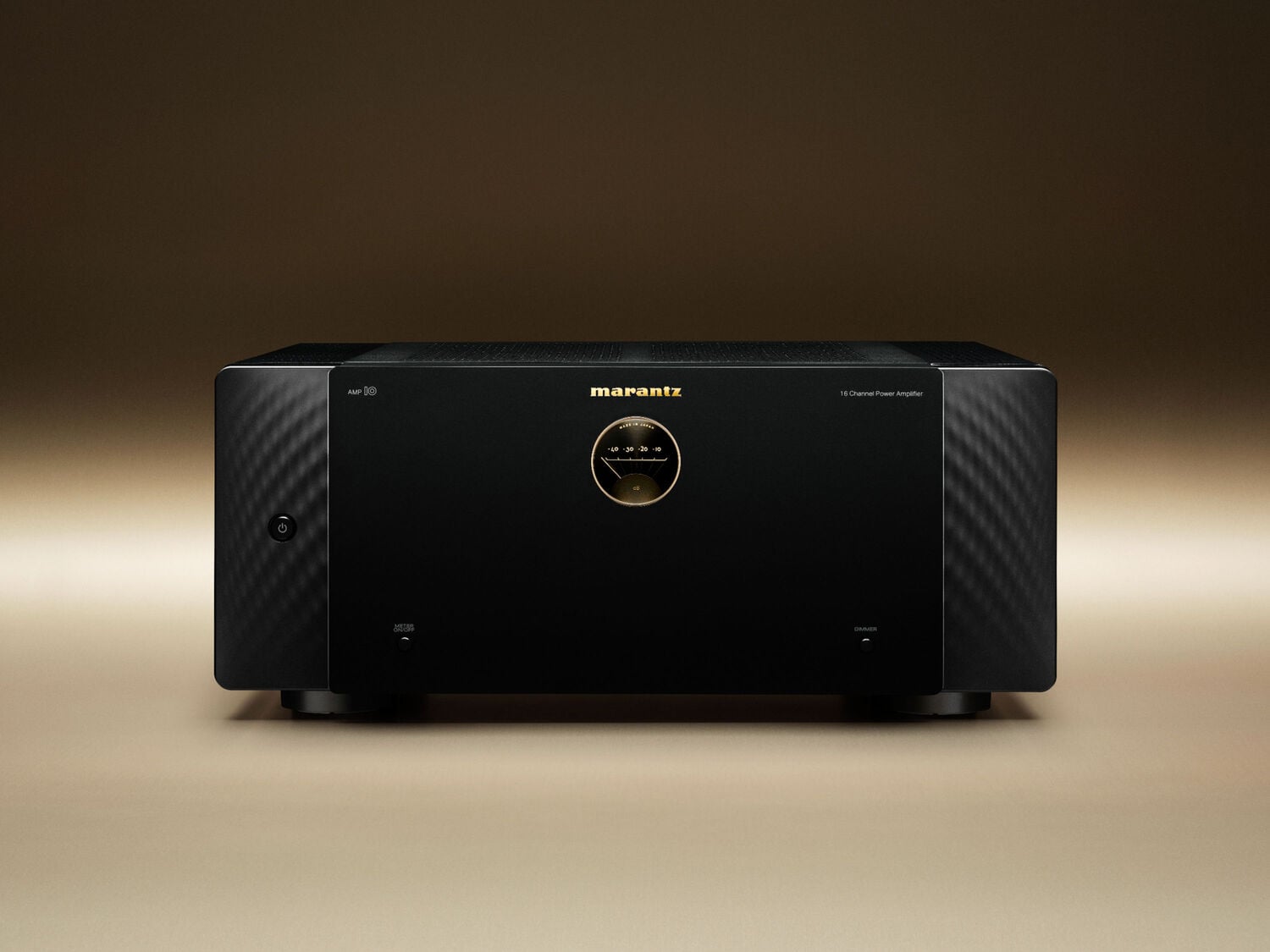 AMP 10 - Front lifestyle