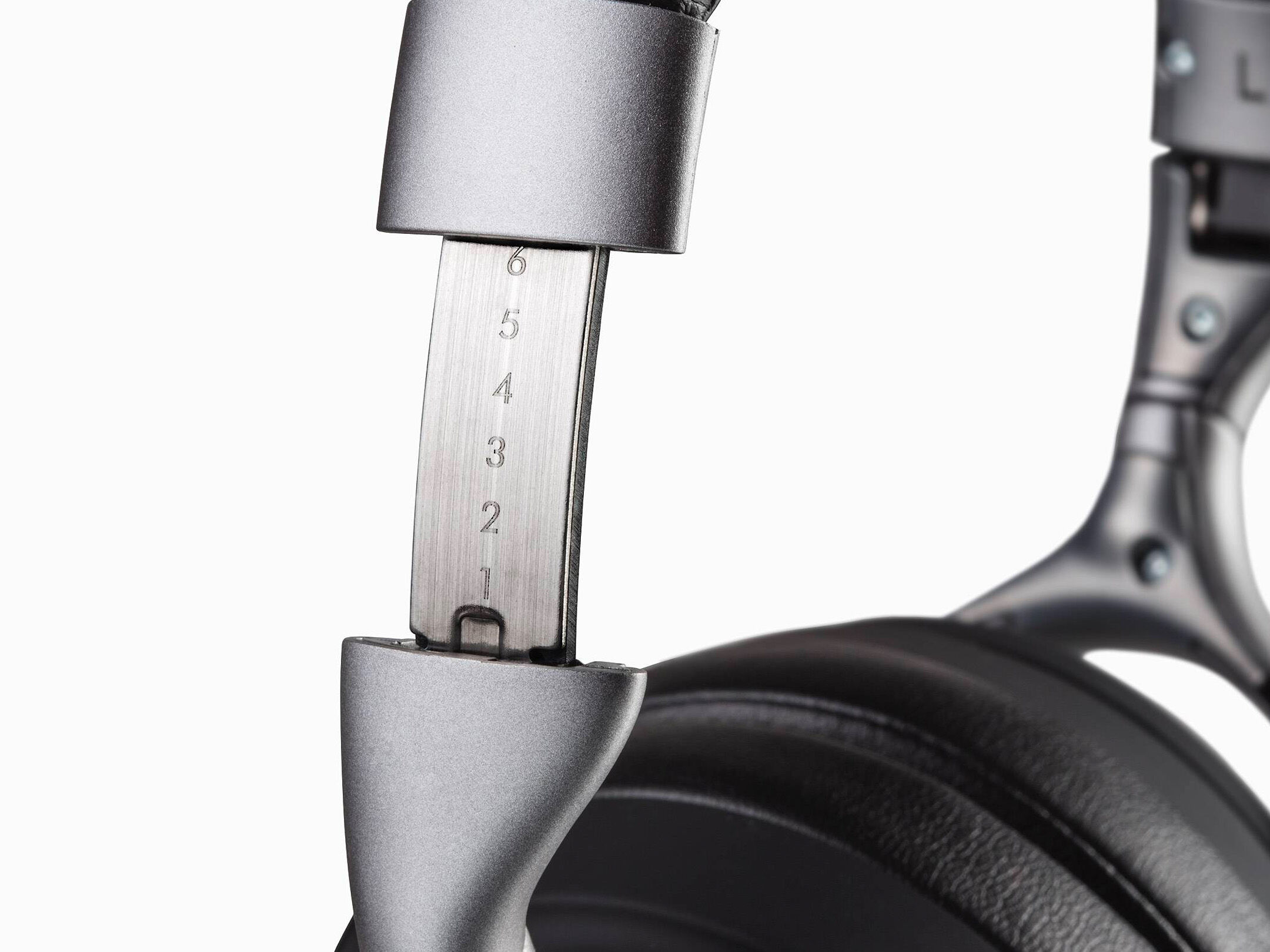 AH-GC25W_Black_closeup2.jpg?sw