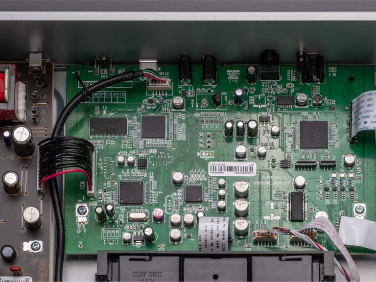 DCD-900NE, Black, dynamic