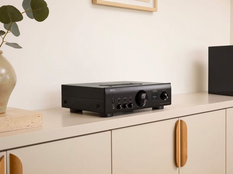 PMA-900HNE, Black, dynamic