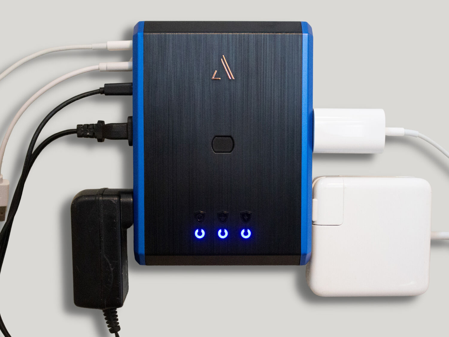V Series Power 4-Outlet Surge Protector and Charger, , dynamic