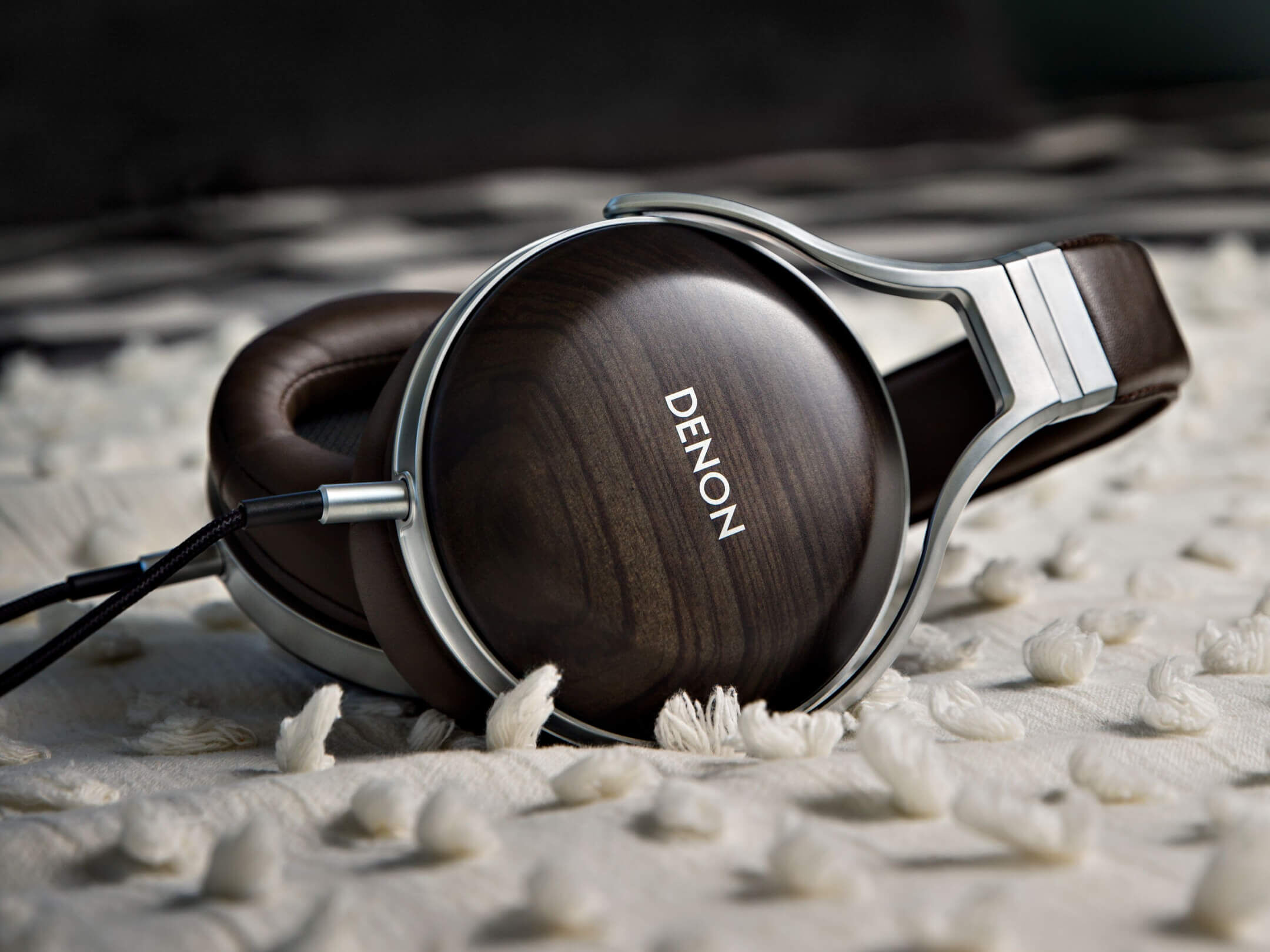 AH-D5200 - Ultra-premium Hi-Fi Headphones with drivers made in