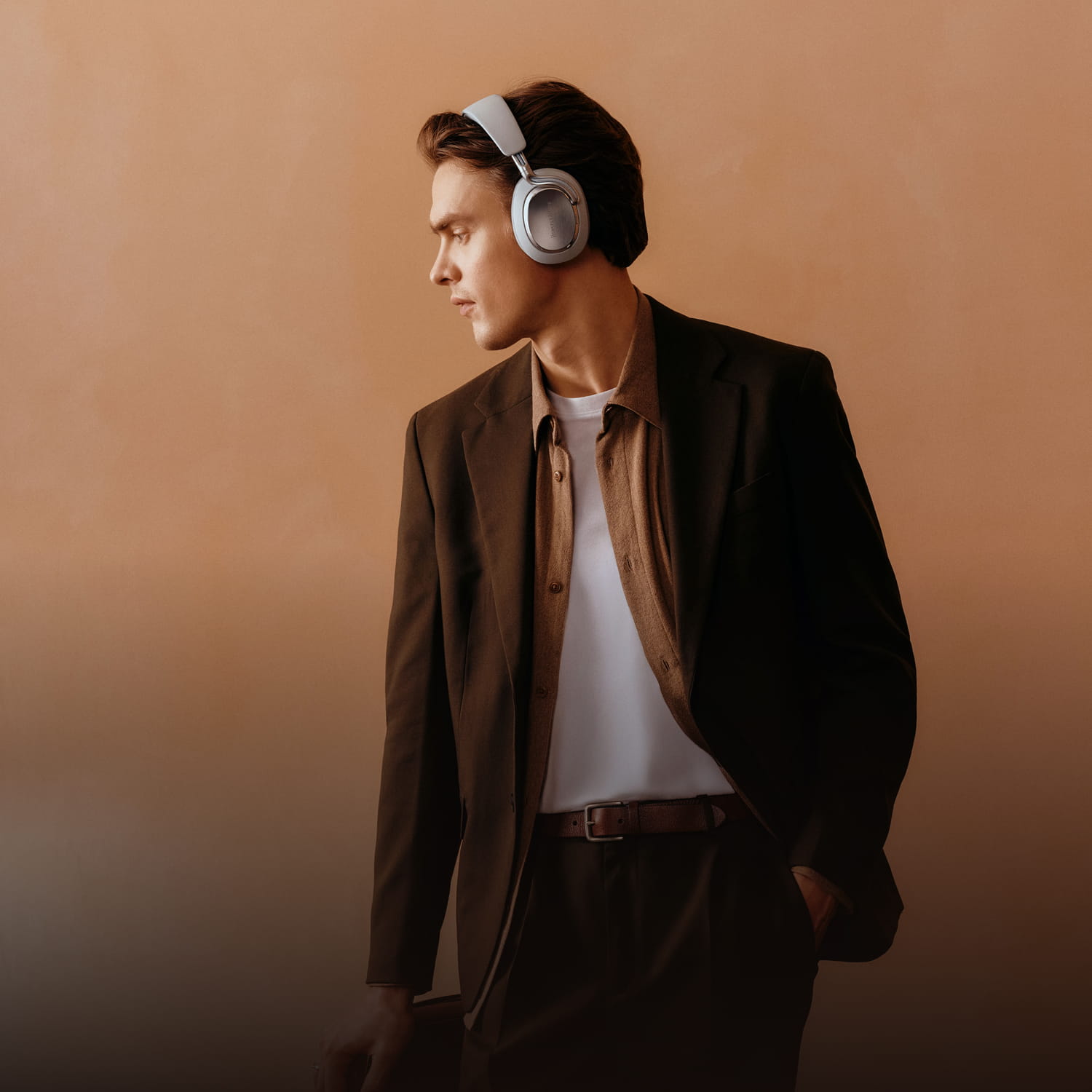 Man with pearl blue Px8 S2 on facing left